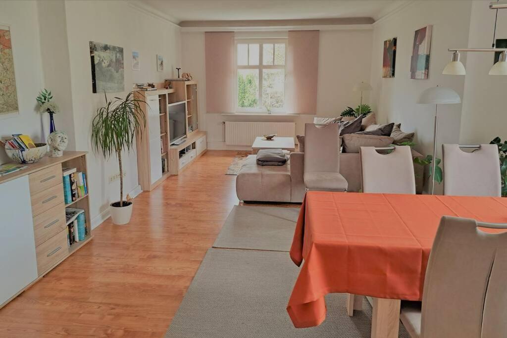 Town-villa, Apartment, Living With Big Sofa Bed , 2 Bedroom, 1kitchen, 1bathroom, 1 Office, 1 Garden Appartement Berlijn